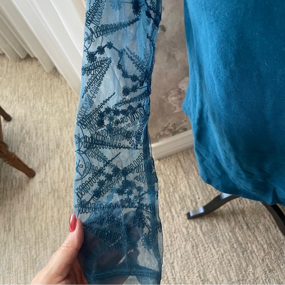 FREE PEOPLE SYDNEY EMBROIDERED LONG SLEEVE TOP OVERSIZED SMALL PETITE TO MEDIUM - Picture 4 of 4